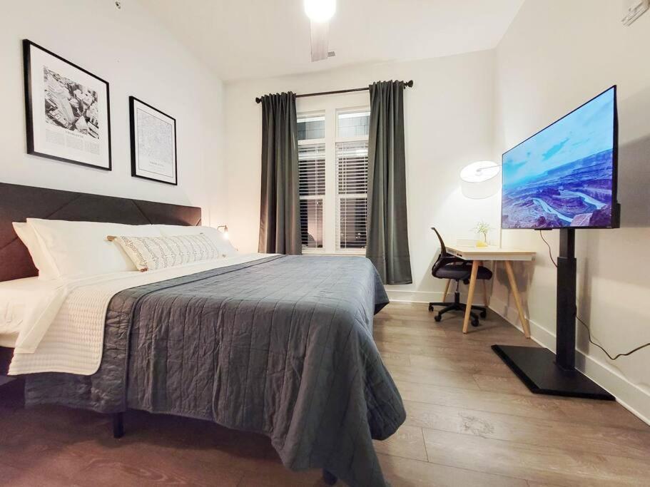 New Stylish Getaway- 5 Mil To Uptown/3 Smart Tvs! Apartamento Charlotte Exterior foto