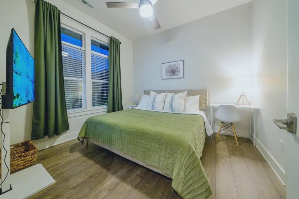 New Stylish Getaway- 5 Mil To Uptown/3 Smart Tvs! Apartamento Charlotte Exterior foto
