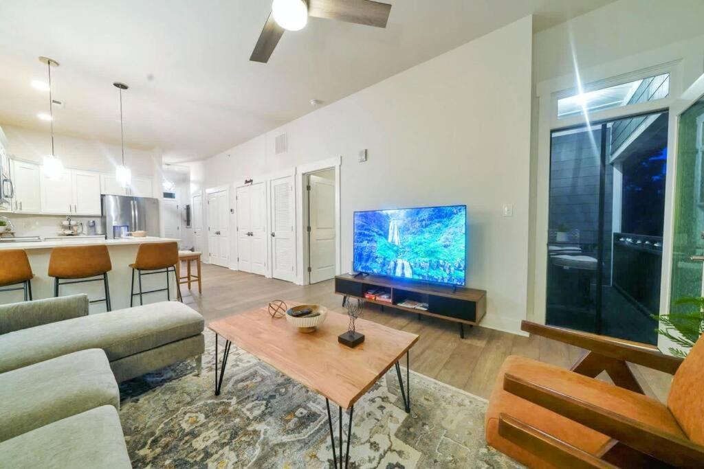 New Stylish Getaway- 5 Mil To Uptown/3 Smart Tvs! Apartamento Charlotte Exterior foto