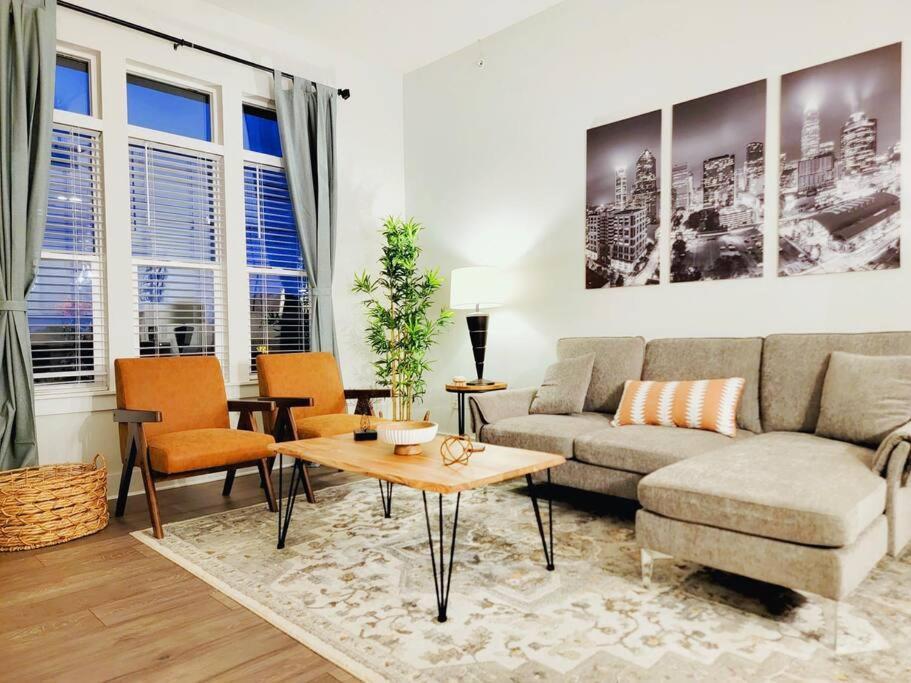 New Stylish Getaway- 5 Mil To Uptown/3 Smart Tvs! Apartamento Charlotte Exterior foto
